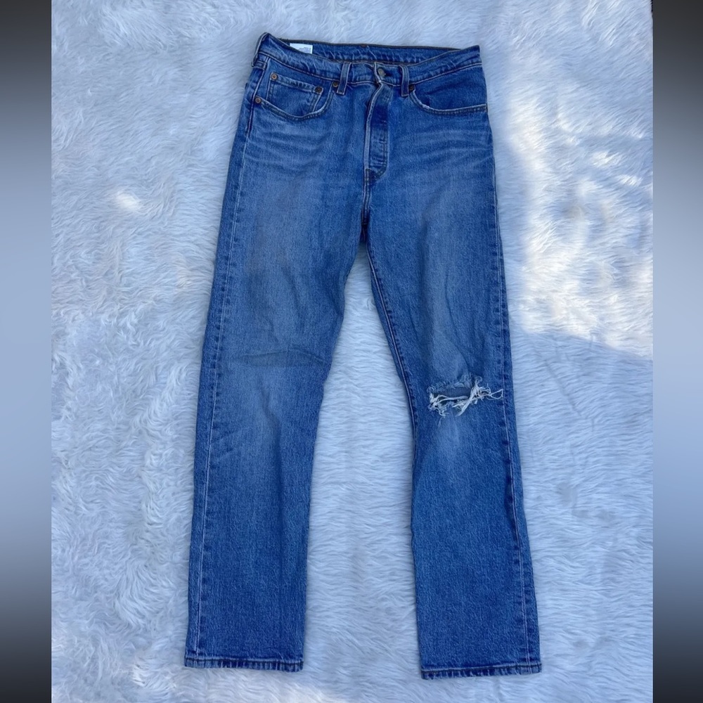 Levi Jeans Womens Size 30 x 30 502 Straight leg Light wash distressed EUC